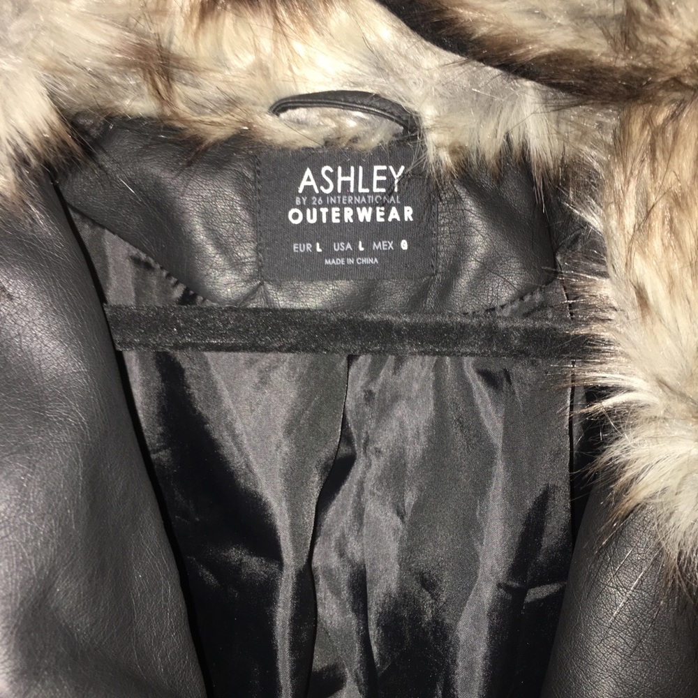 Fur coat - Picture 2 of 3
